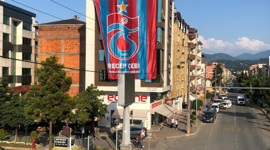 Trabzonspor Bayrakları Asıldı
