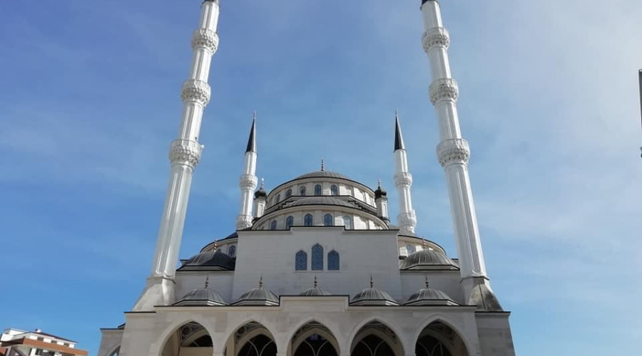 Araklı Fatih Sultan Mehmet Camiinde İlk Cuma Kılındı