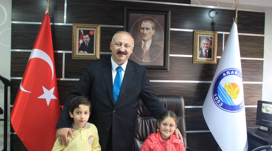 Başkan Çebi’nin 23 Nisan Ulusal Egemenlik ve Çocuk Bayramı Mesajı