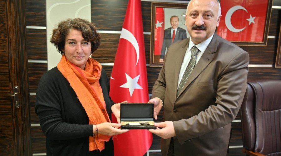 İzmir Büyükşehir Belediye Başkanı Tunç Soyer’in Eşi Neptun Soyer Başkan Çebi’yi Ziyaret Etti