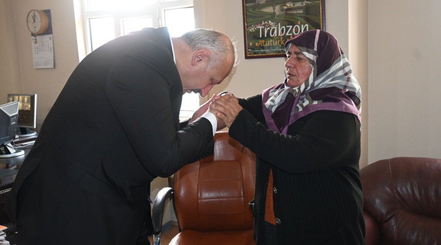 Başkan Çebi 8 Mart Dünya Kadınlar Günü Dolayısıyla Şehit Annesini Ziyaret Etti