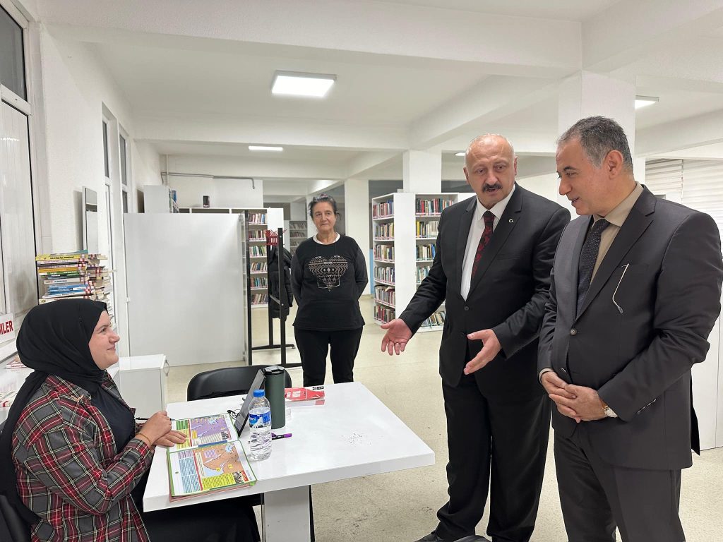 trabzon il kultur ve turizm muduru arakli kutuphane ziyareti 4