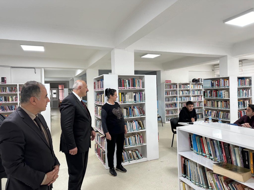 trabzon il kultur ve turizm muduru arakli kutuphane ziyareti 5